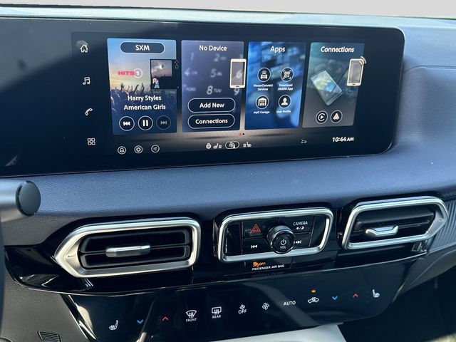 Nissan Sentra Vehicle Full-screen Gallery Image 12