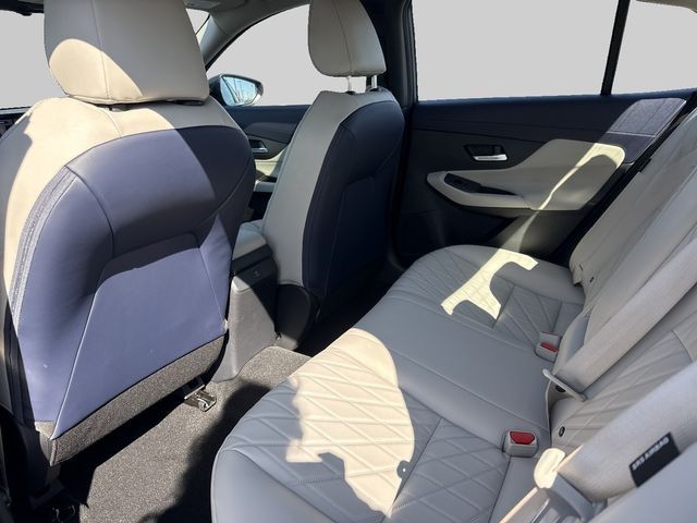 Nissan Sentra Vehicle Full-screen Gallery Image 16