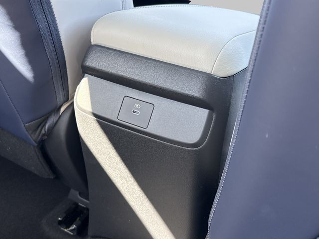 Nissan Sentra Vehicle Full-screen Gallery Image 17