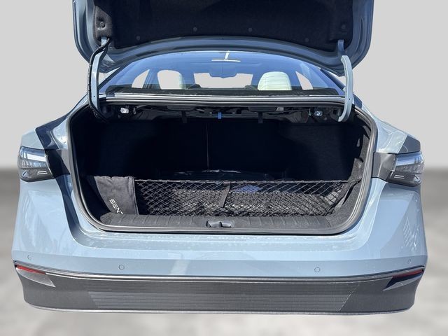 Nissan Sentra Vehicle Full-screen Gallery Image 19