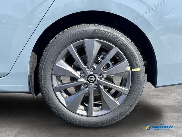 Nissan Sentra Vehicle Full-screen Gallery Image 24