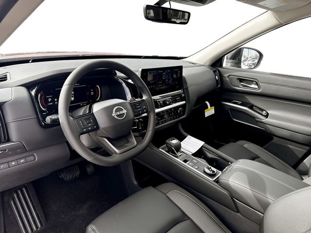 Nissan Pathfinder Vehicle Full-screen Gallery Image 5