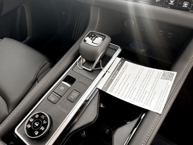 Nissan Pathfinder Vehicle Full-screen Gallery Image 6