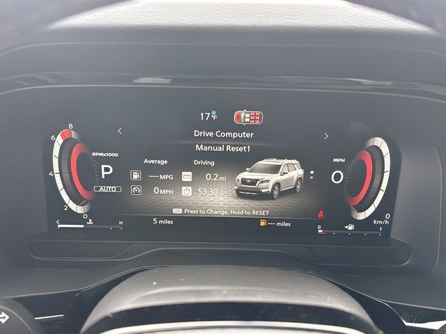 Nissan Pathfinder Vehicle Full-screen Gallery Image 8