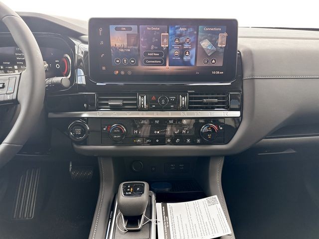 Nissan Pathfinder Vehicle Full-screen Gallery Image 10