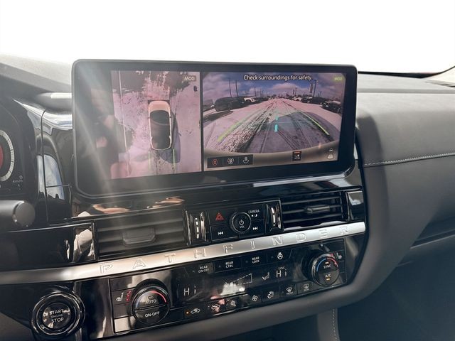 Nissan Pathfinder Vehicle Full-screen Gallery Image 12