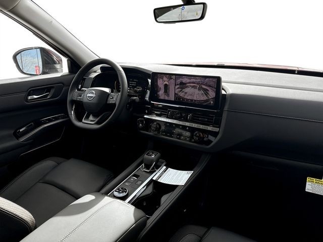 Nissan Pathfinder Vehicle Full-screen Gallery Image 13