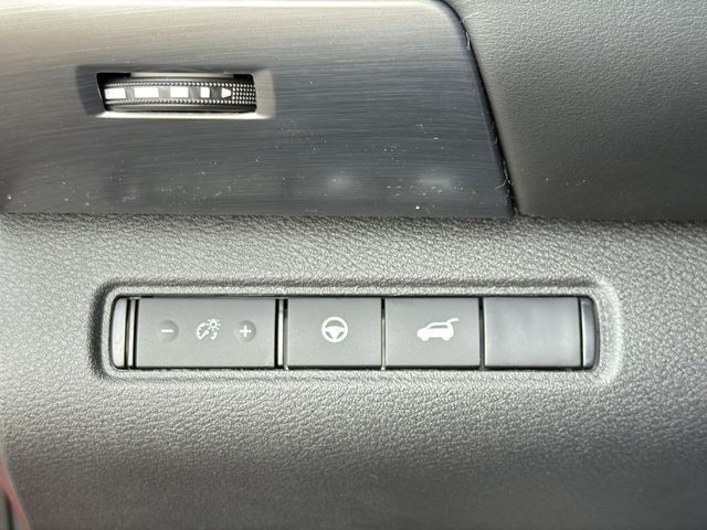 Nissan Pathfinder Vehicle Full-screen Gallery Image 26