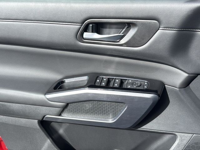 Nissan Pathfinder Vehicle Full-screen Gallery Image 27