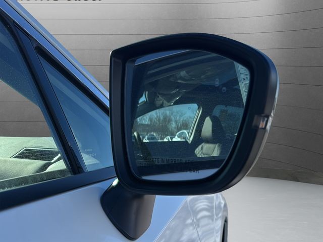 Nissan Murano Vehicle Full-screen Gallery Image 9