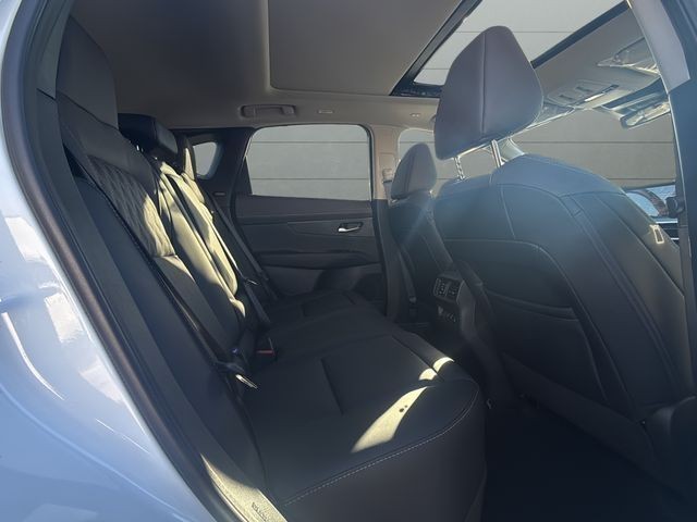 Nissan Murano Vehicle Full-screen Gallery Image 11