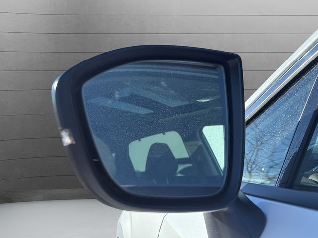 Nissan Murano Vehicle Full-screen Gallery Image 13