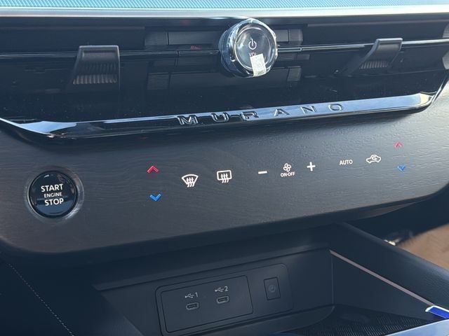 Nissan Murano Vehicle Full-screen Gallery Image 24