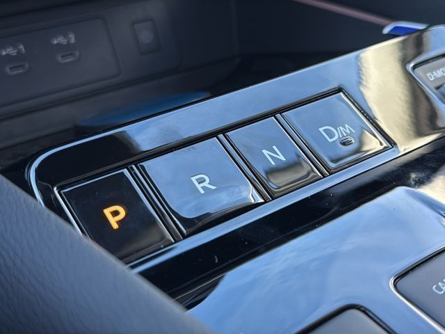 Nissan Murano Vehicle Full-screen Gallery Image 25