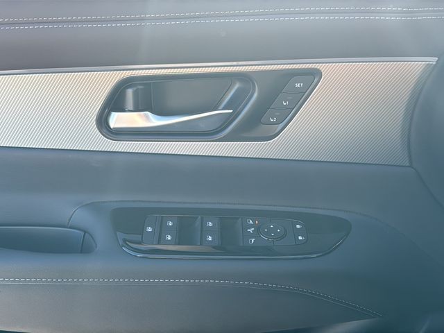 Nissan Murano Vehicle Full-screen Gallery Image 28