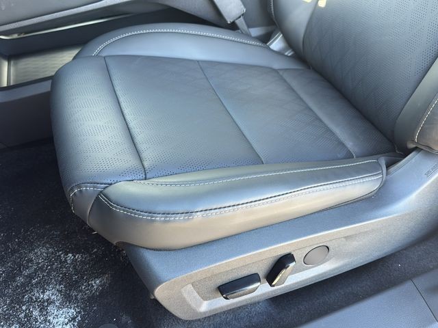 Nissan Murano Vehicle Full-screen Gallery Image 29