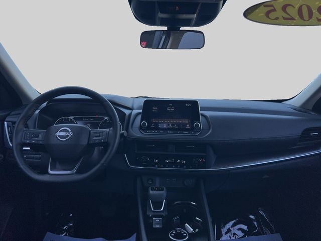 Nissan Rogue Vehicle Full-screen Gallery Image 8