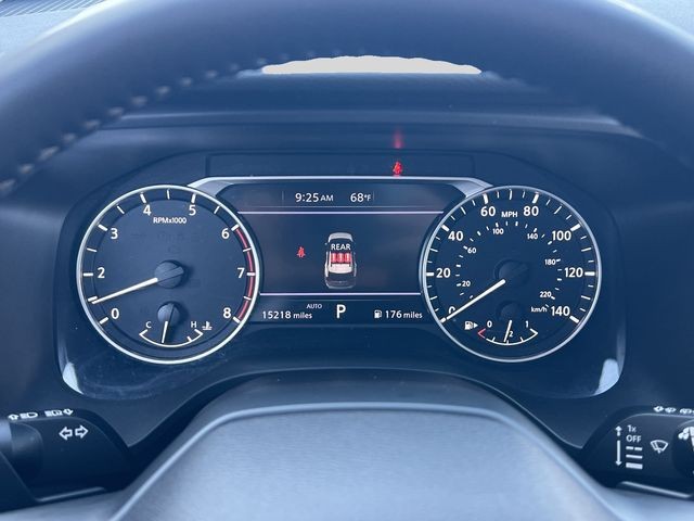 Nissan Rogue Vehicle Full-screen Gallery Image 9