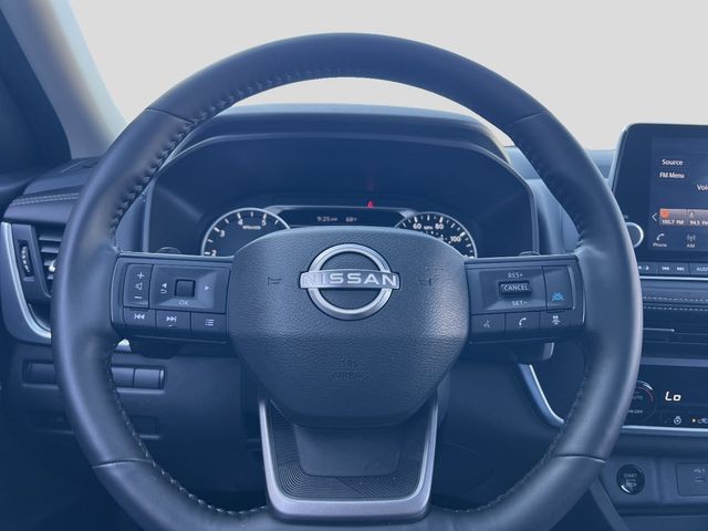 Nissan Rogue Vehicle Full-screen Gallery Image 10