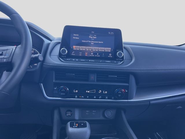 Nissan Rogue Vehicle Full-screen Gallery Image 11
