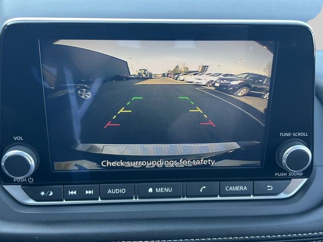 Nissan Rogue Vehicle Full-screen Gallery Image 13