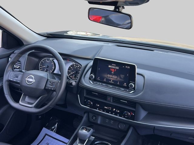 Nissan Rogue Vehicle Full-screen Gallery Image 14