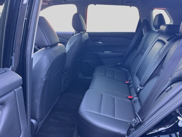 Nissan Rogue Vehicle Full-screen Gallery Image 16