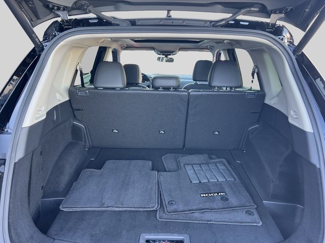 Nissan Rogue Vehicle Full-screen Gallery Image 19