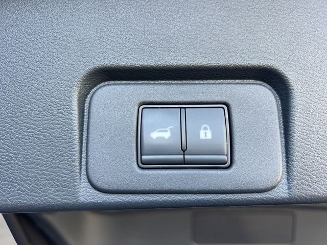 Nissan Rogue Vehicle Full-screen Gallery Image 20