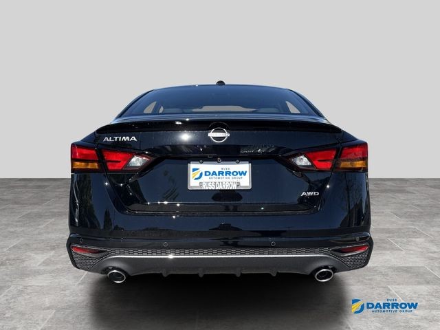 Nissan Altima Vehicle Full-screen Gallery Image 4