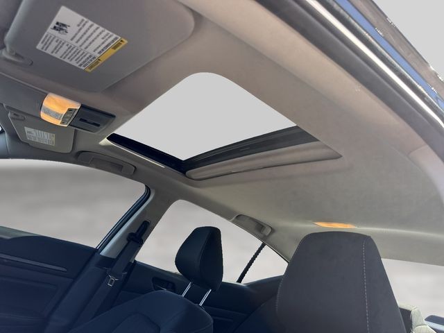 Nissan Altima Vehicle Full-screen Gallery Image 15
