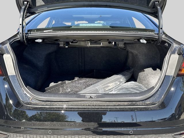 Nissan Altima Vehicle Full-screen Gallery Image 19
