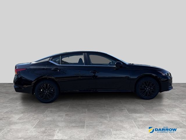 Nissan Altima Vehicle Full-screen Gallery Image 22