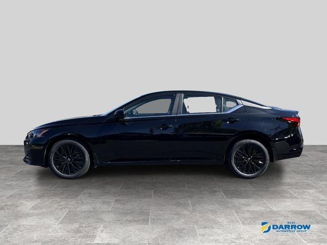 Nissan Altima Vehicle Full-screen Gallery Image 23
