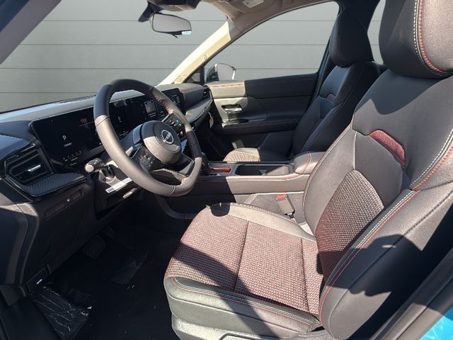 Nissan Kicks Vehicle Full-screen Gallery Image 14