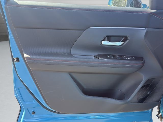 Nissan Kicks Vehicle Full-screen Gallery Image 16