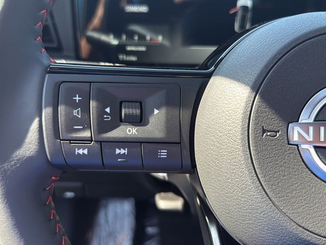 Nissan Kicks Vehicle Full-screen Gallery Image 18