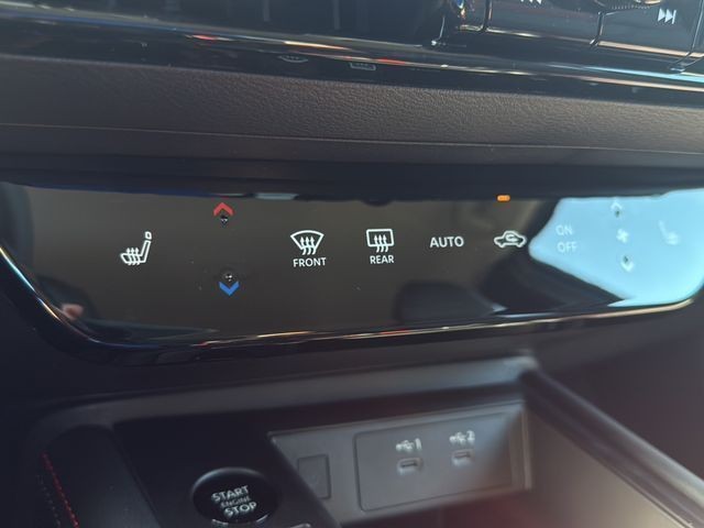 Nissan Kicks Vehicle Full-screen Gallery Image 28