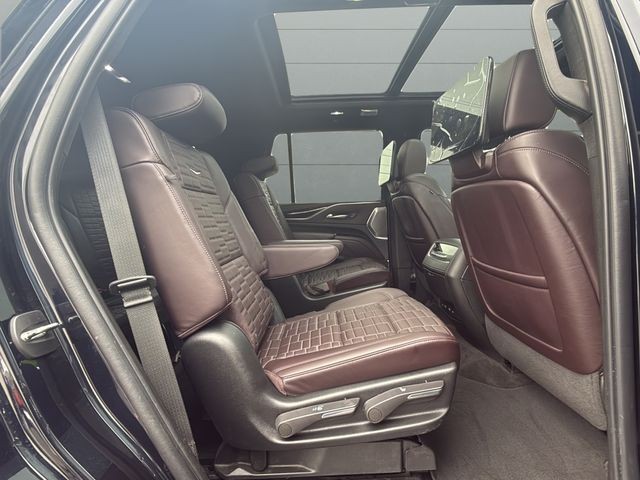 Cadillac Escalade Vehicle Full-screen Gallery Image 13