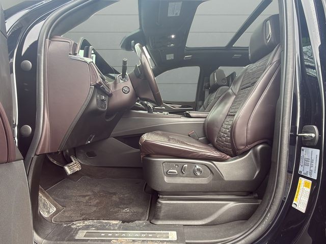Cadillac Escalade Vehicle Full-screen Gallery Image 15