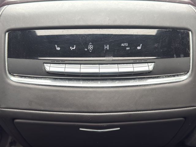 Cadillac Escalade Vehicle Full-screen Gallery Image 19