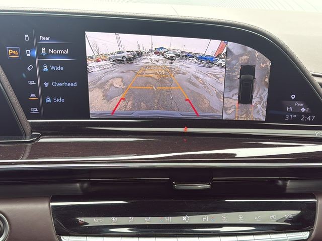 Cadillac Escalade Vehicle Full-screen Gallery Image 26