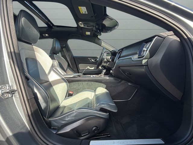Volvo S60 Vehicle Full-screen Gallery Image 10