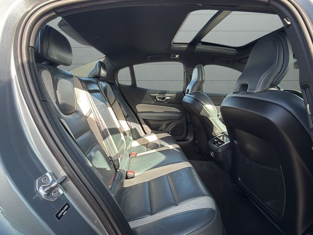 Volvo S60 Vehicle Full-screen Gallery Image 11