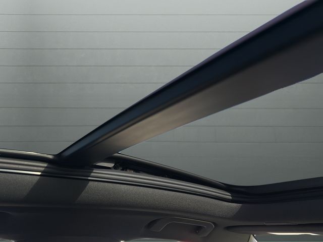 Volvo S60 Vehicle Full-screen Gallery Image 15