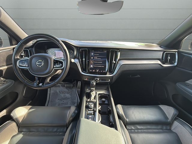 Volvo S60 Vehicle Full-screen Gallery Image 16