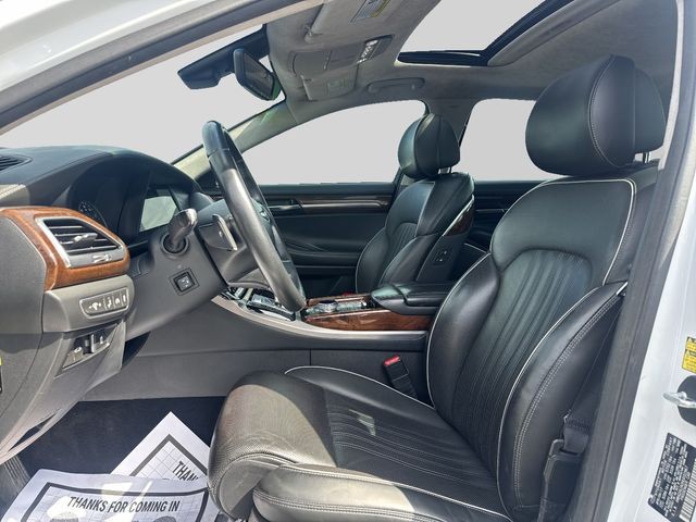 Genesis G90 Vehicle Full-screen Gallery Image 8