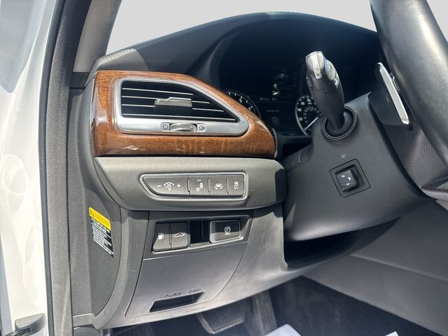 Genesis G90 Vehicle Full-screen Gallery Image 9