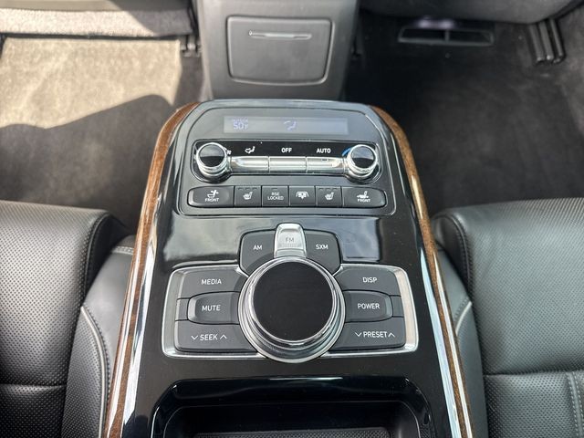 Genesis G90 Vehicle Full-screen Gallery Image 11