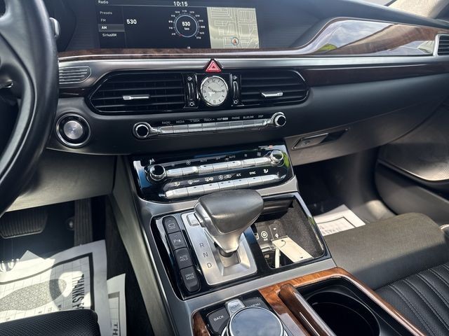Genesis G90 Vehicle Full-screen Gallery Image 15
